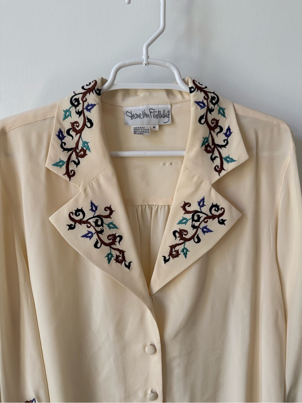 100% Silk Diane von Furstenberg Vine Embroidered Button Down Blouse in Cream - Picture 6 of 13